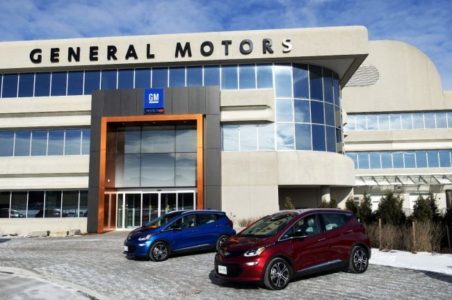 Трамп “General Motors”-т амьсгалын аппарат үйлдвэрлэх үүрэг өгчээ