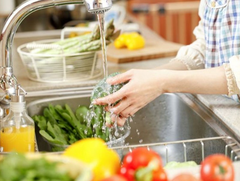 Төмс, хүнсний ногоо, жимсийг гэрийн нөхцөлд хэрхэн угааж цэвэрлэх вэ