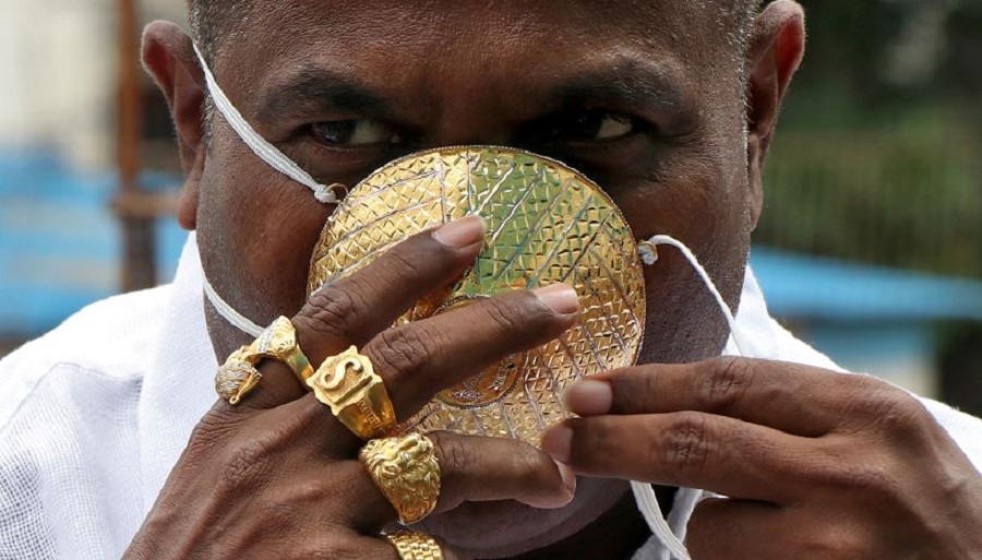 Энэтхэгийн бизнесмен алтаар маск хийжээ