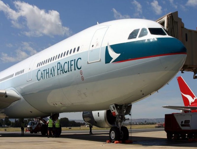 “Cathay pacific airways” компани нийт ажилтнуудынхаа 24 хувийг цомхотгоно