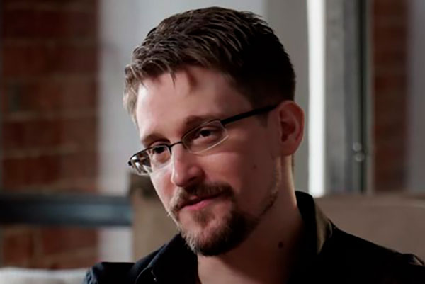 Э.Сноуден ОХУ-д хугацаагүйгээр оршин суух зөвшөөрөл авчээ
