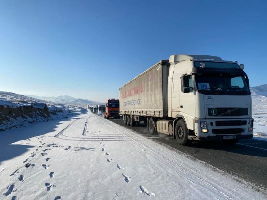 Алтанбулаг боомтод чирэгч сольж тээвэрлэх туршилтын цуваа Улаанбаатарт ирлээ