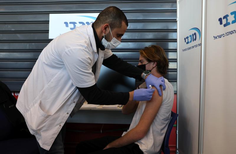 Израилд 16-18 насныхныг элсэлтийн шалгалтаа өгөх боломжийг бүрдүүлэхийн тулд “COVID-19”-ийн эсрэг вакцинжуулалтад хамруулж эхэлжээ.