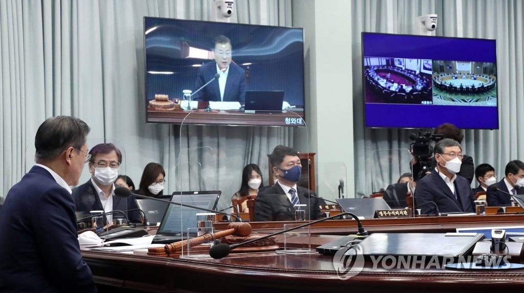 문대통령 "고용회복에 총력대응…공공부문 역할 강화"