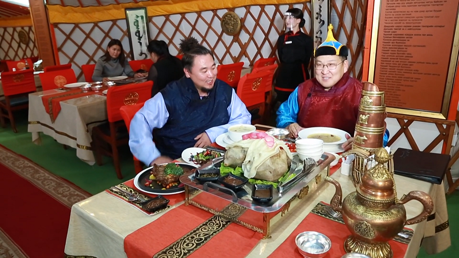 ''Аяллын тойрог'' Алтан гадас Монгол ресторанд.