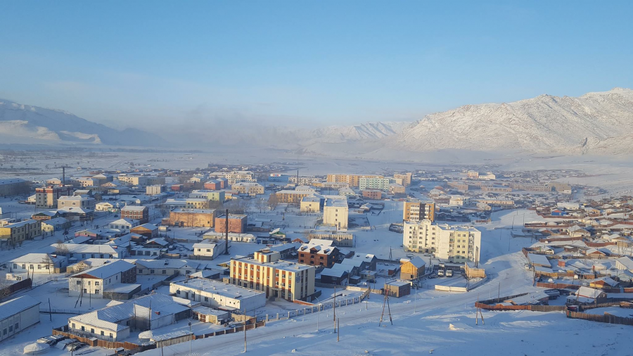 Улиастайд тэг зогсолт хийгээд байна.