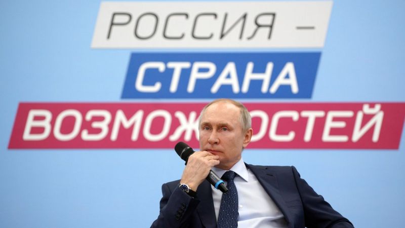 Путин 2036 он хүртэл албан тушаалаа хаших боломж олгосон хуульд гарын үсэг зурав