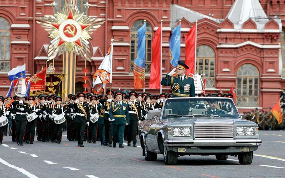 Москва хотноо Ялалтын баярын сүрт жагсаал эхэллээ