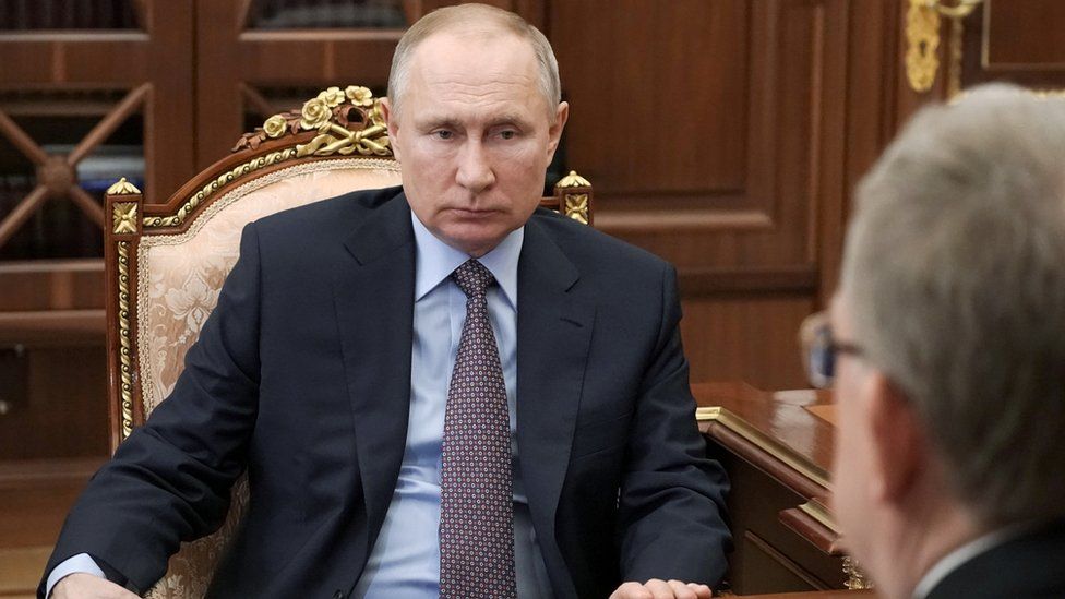 В.Путин: КОВИД-19-тэй тэмцэхэд бүх хүчин чармайлт, нөөц бололцоогоо төвлөрүүлэх нь чухал байгааг онцлов.