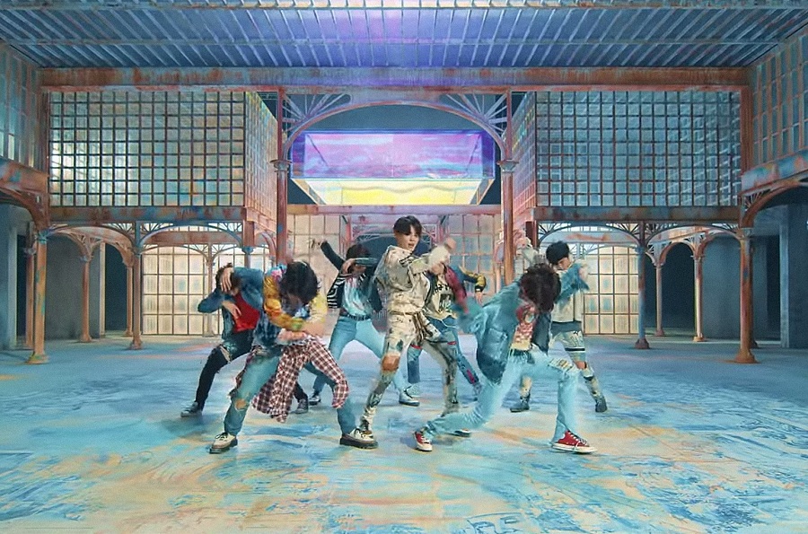 БНСУ-ын BTS хамтлагийн Fake Love дууны клип YouTube суваг дээр тэрбум үзэгчтэй боллоо.