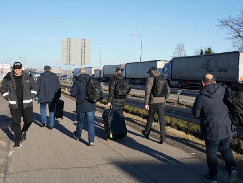 Польш улс дүрвэгсдийг хүлээн авч байна