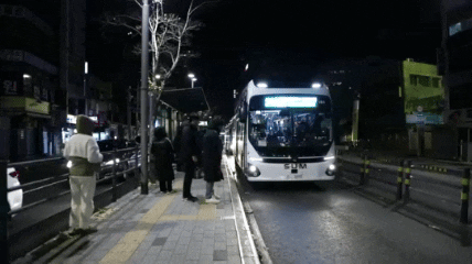 БНСУ-ын Сөүл хотод шөнийн цагаар жолоочгүй автобус үйлчилж эхэллээ