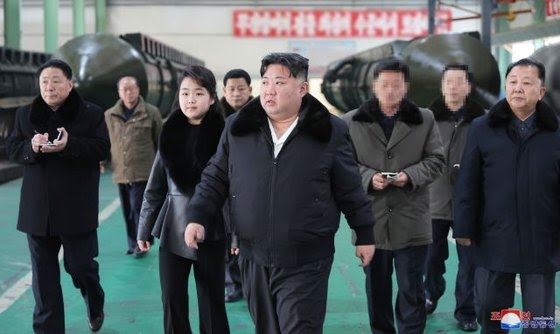 Ким Жөн Ун тив алгасагч баллистик пуужин харвах зөөврийн төхөөрөмж үйлдвэрлэдэг үйлдвэрийг шалгажээ.