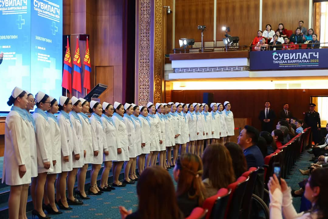 Ерөнхийлөгчийн ивээл дор Төрийн ордонд “Сувилагч тандаа баярлалаа-2025” улсын зөвлөгөөн болж байна.