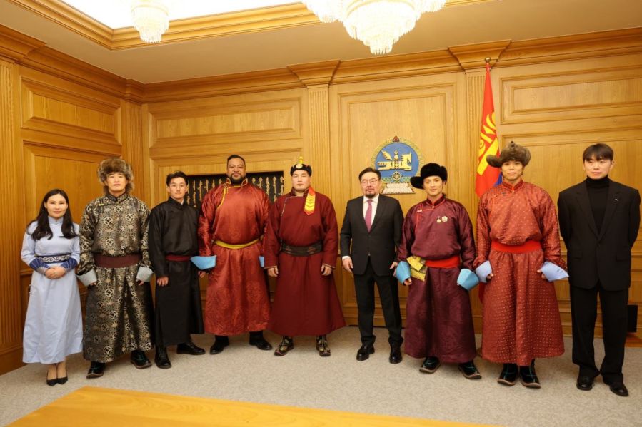 “Physical: Asia” нэвтрүүлгийн оролцогчдыг Үндэсний их баяр наадам үзэхийг урив