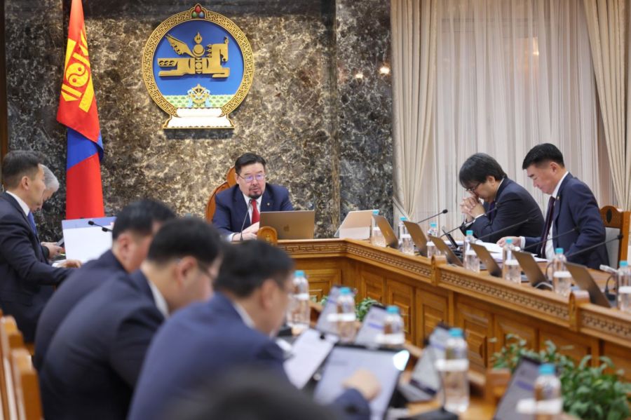 Засгийн газрын ээлжит хуралдаан Төрийн ордонд эхэллээ.