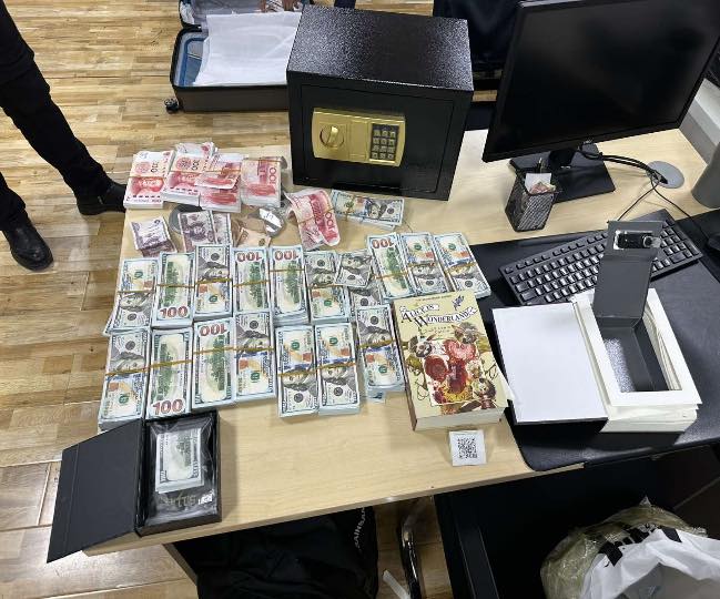 Юань, ам.долларыг хуурамчаар хэвлэсэн этгээдүүдийг баривчилжээ