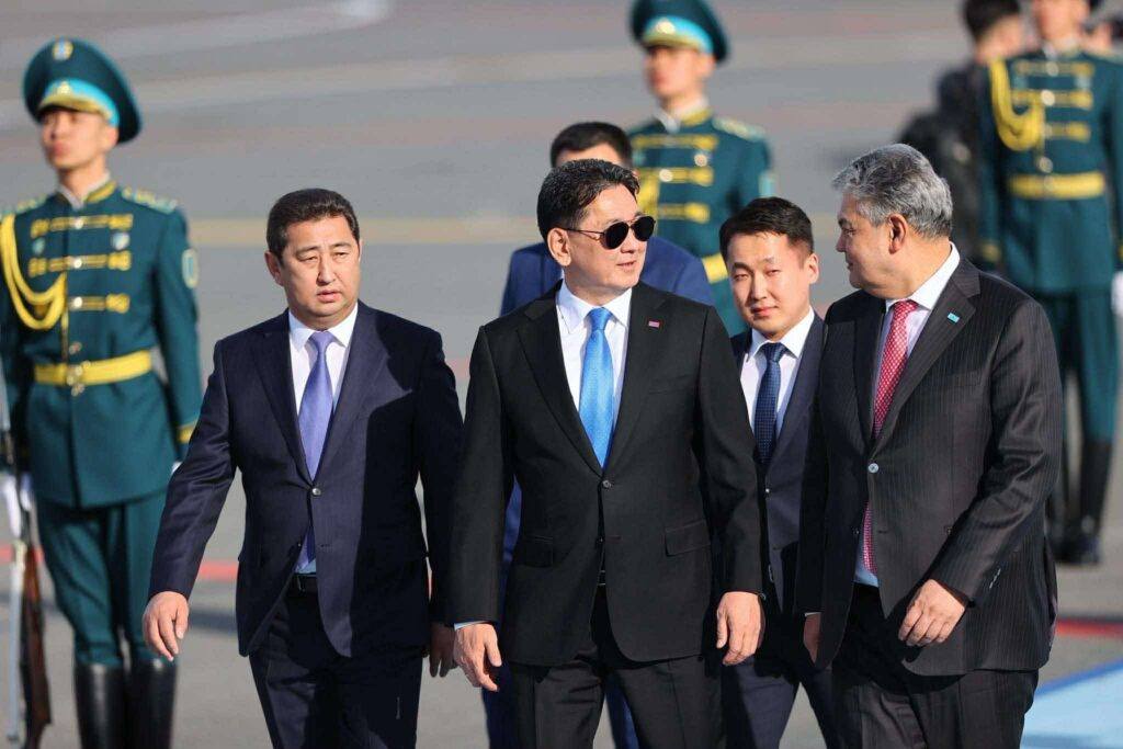 Ерөнхийлөгч У.Хүрэлсүх Казахстаны нийслэл Астана хотод хүрэлцэн очжээ