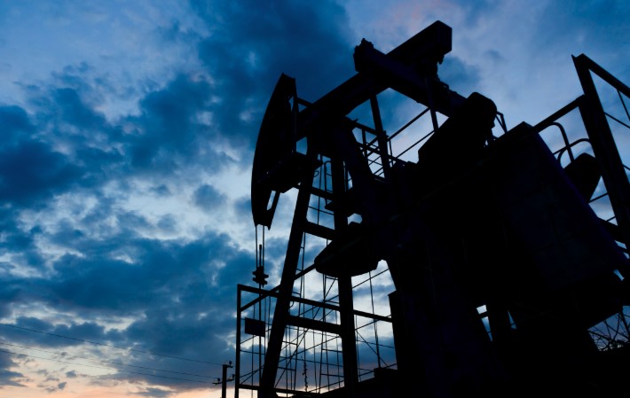 Газрын тосны үнэ баасан гаргийн өглөө бага зэрэг өслөө