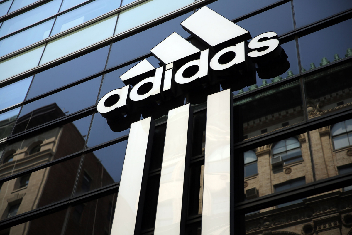 “Adidas” компани коронавирусний тархалтаас үүдэлтэй эдийн засгийн үр дагаврыг бууруулахын тулд төрөөс 2.4 тэрбум еврогийн зээл авчээ.