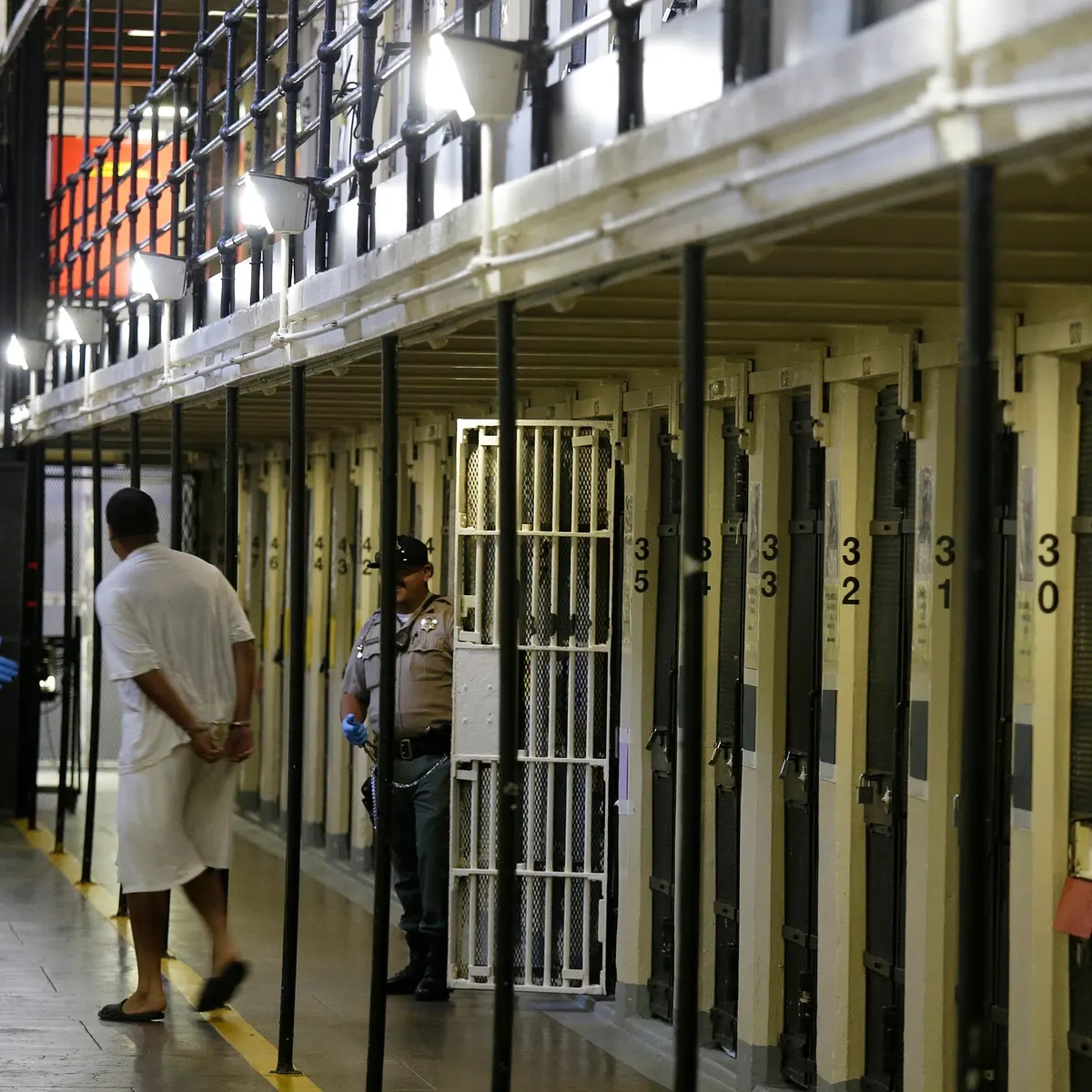 Калифорнийн шоронгийн 1200 хоригдлыг тусгаарлалаа