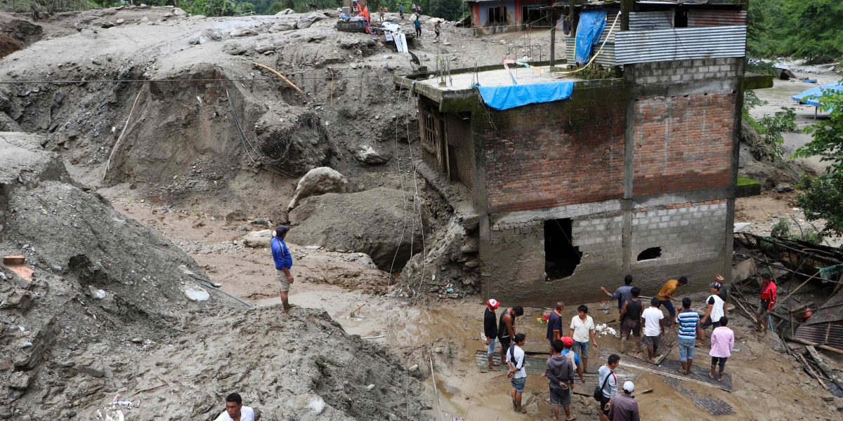 Непал улсын зургаан өөр мужид хөрсний гулгалт бий болох үеэр 13 хүн амиа алджээ