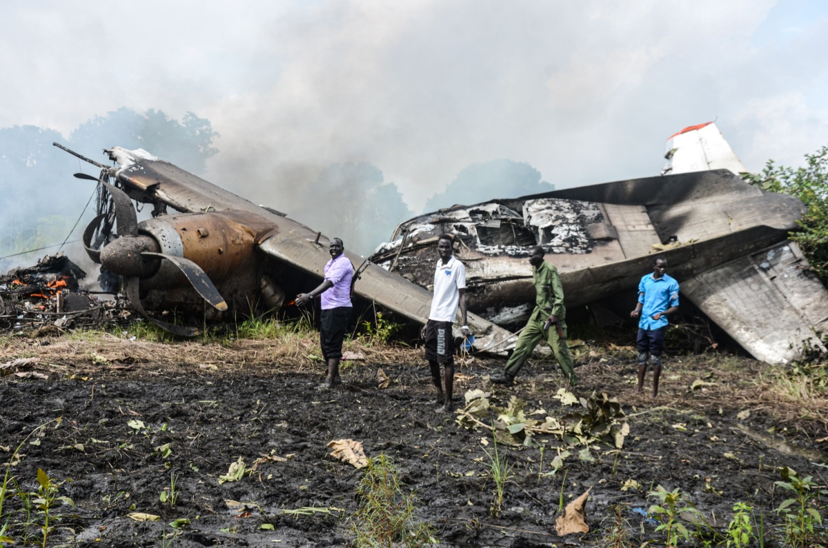Өмнөд Суданд ачааны онгоц осолдож, 17 хүн амиа алдлаа
