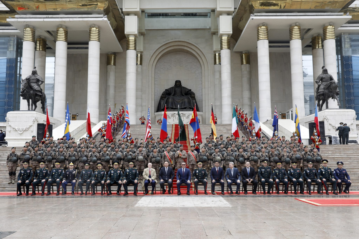 Монгол Улсын Зэвсэгт хүчнээс Афганистанд үүрэг гүйцэтгэсэн цэргийн багуудад хүндэтгэл үзүүллээ.