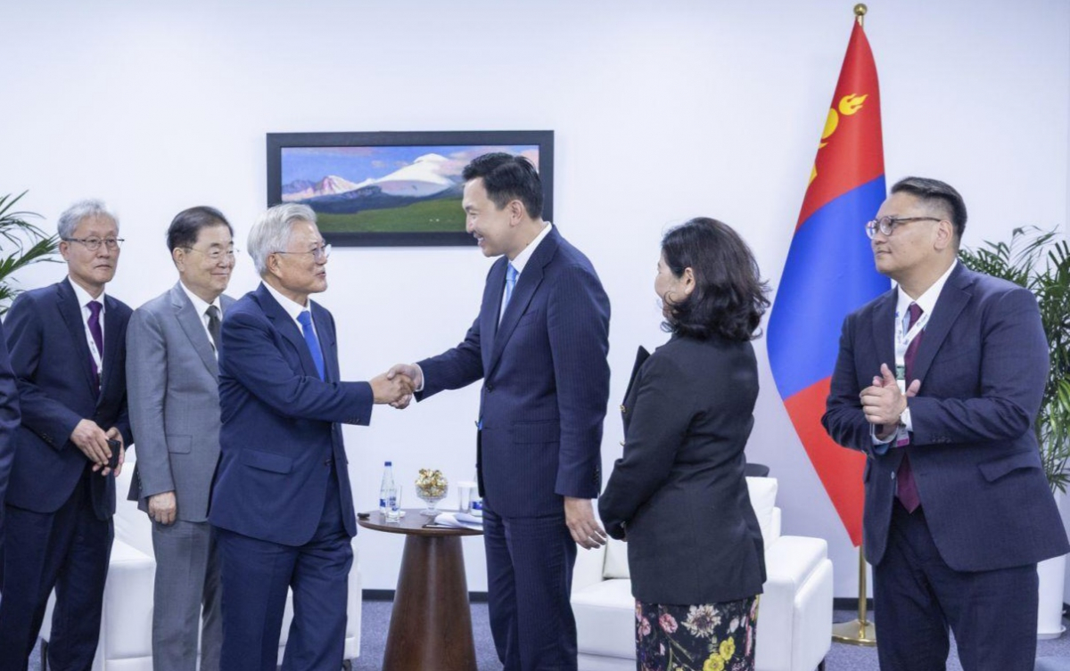 Ерөнхий сайд Н.Учрал БНСУ-ын Ерөнхийлөгч асан Мүн Жэй Интэй уулзаж, санал солилцов.