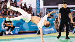 Олимпын хөтөлбөрт брейк бүжгийн төрөл багтжээ.