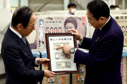 Япон улсад шинэ мөнгөн дэвсгэртүүдийг гүйлгээнд гаргажээ