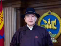 Анхдугаар Үндсэн хуулийг баталж, Бүгд Найрамдах Улс тунхагласан өдрийг тохиолдуулан УИХ-ын дарга Н.Учрал мэндчилгээ дэвшүүлэв