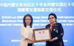 БНХАУ-ын Өвөр Монголын Улаан загалмайн нийгэмлэгээс малчдад 200 мянган юанийн хандив өглөө
