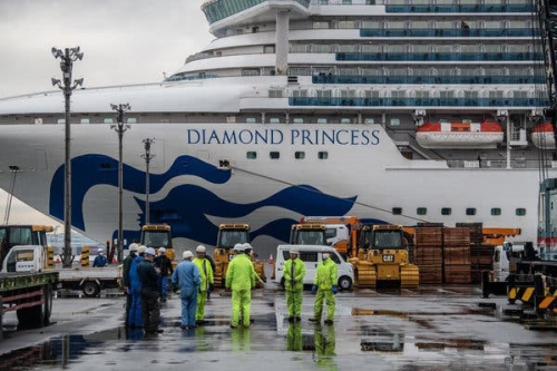 Карантилагдсан “Diamond Princess” онгоцны зорчигчдыг нүүлгэн шилжүүлж эхэллээ