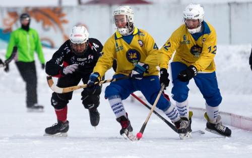Монголын бөмбөгтэй хоккейчид Японыг яллаа