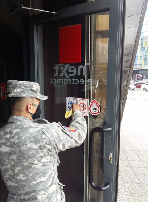 Урьдчилан сэргийлэх сурталчилгааны наалт байршуулан ажиллаж байна