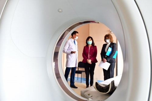 Эрүүл мэдийн сайд Д.Сарангэрэл, ЭМЯ-ны газар хэлтсийн дарга нарын төлөөлөл Үндэсний оношилгоо эмчилгээний төвд ажиллалаа.