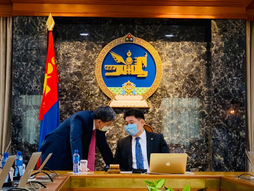 Орлого нь буурсан хувийн хэвшлийн ажилтнуудад 200.000 төгрөг ОЛГОНО