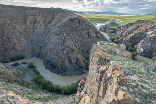 Шувууны өндөг авах гэж байгаад хавцлаас унаж, нас баржээ