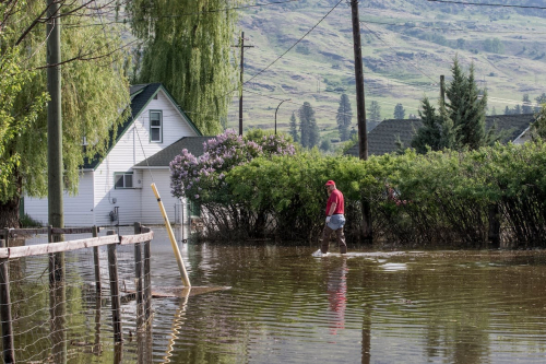 Канадад үерийн улмаас 12 мянга орчим хүн орон гэрээ орхижээ