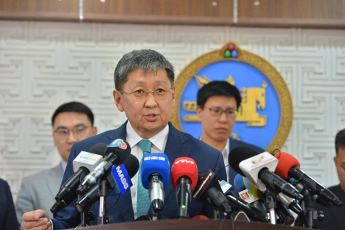 Сангийн сайд эдийн засгийг сэргээх II шатны хөтөлбөрөө танилцууллаа