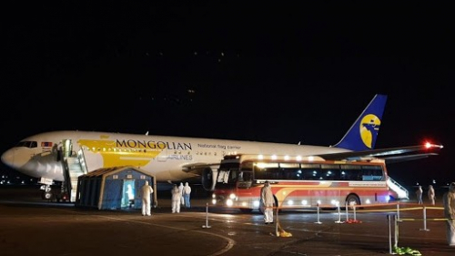 Сөүл-Улаанбаатар тусгай үүргийн нислэгийн  онгоц 20.40 цагт буулаа