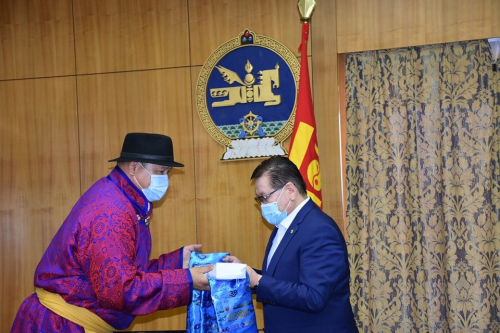 Улсын Онцгой комисст Улсын заан цолтнууд хандив өргөлөө