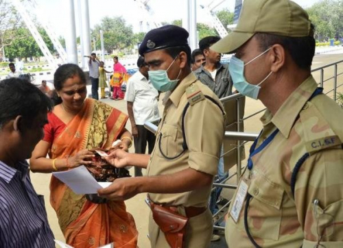 Энэтхэгт хөл хориог сунгалаа