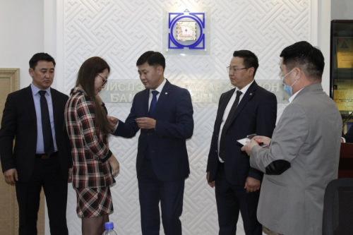 Газрын харилцааны ажилтны өдөр өнөөдөр тохиож байна