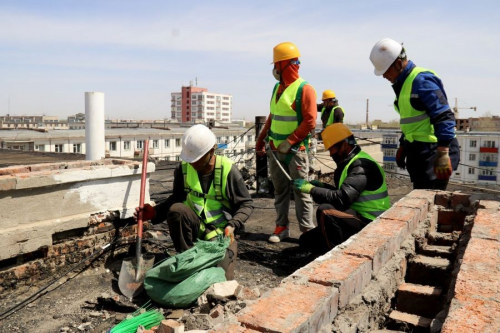 Орон сууцны 14 барилгын дээврийг засварлана