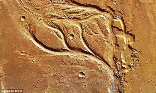 Ангараг гаргаас эртний гол мөрний ул мөр илрүүлжээ