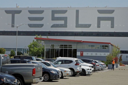 “Tesla” Калифорни дахь үйлдвэрээ нээжээ