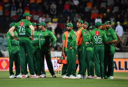 Пакистаны үндэсний крикетийн багийн 10 тамирчнаас коронавирусний халдвар илэрсэн тухай мэдээллээ.