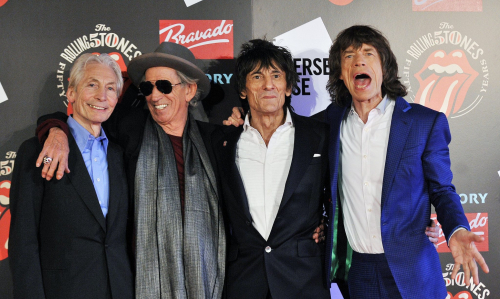 Их Британийн рок хамтлаг “The Rolling Stones" сонгуулийн кампанит ажилдаа дуунуудыг нь ашиглахаа болихыг АНУ-ын Ерөнхийлөгч Дональд Трампаас шаарджээ. 